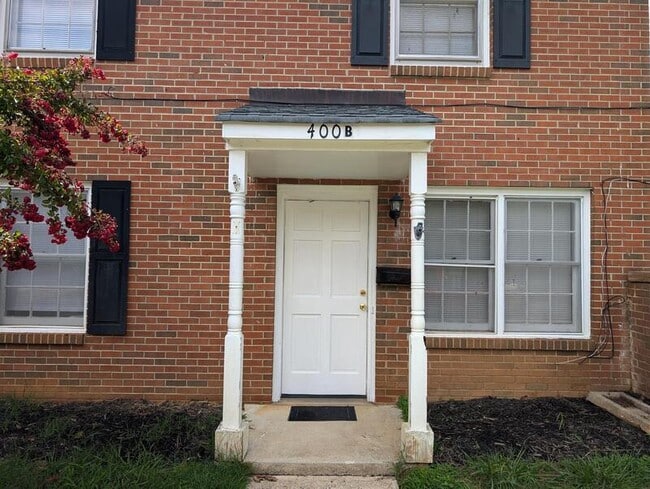 Photo - 400 Riverside Dr Apartment