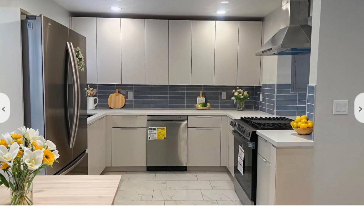 Primary Photo - 3640 West St