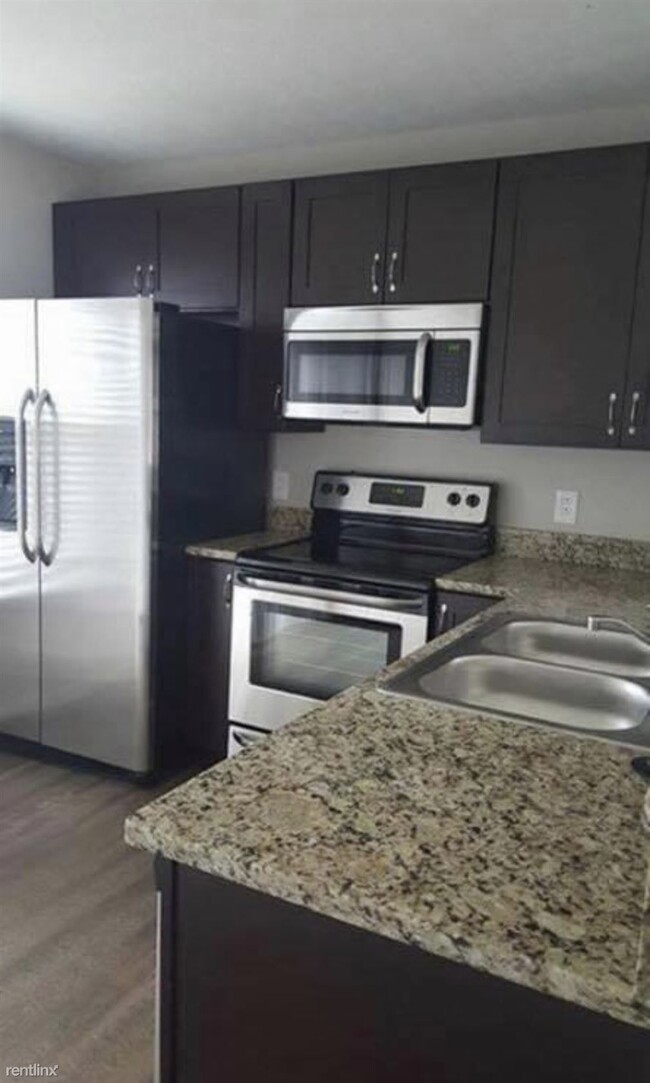 Building Photo - 2 br, 1.5 bath Townhome - 57 High Street 1