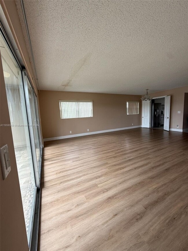 Foto del edificio - 1300 SW 125th Ave