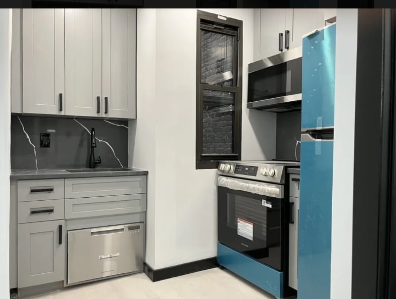 Building Photo - E. 4th St , Ave