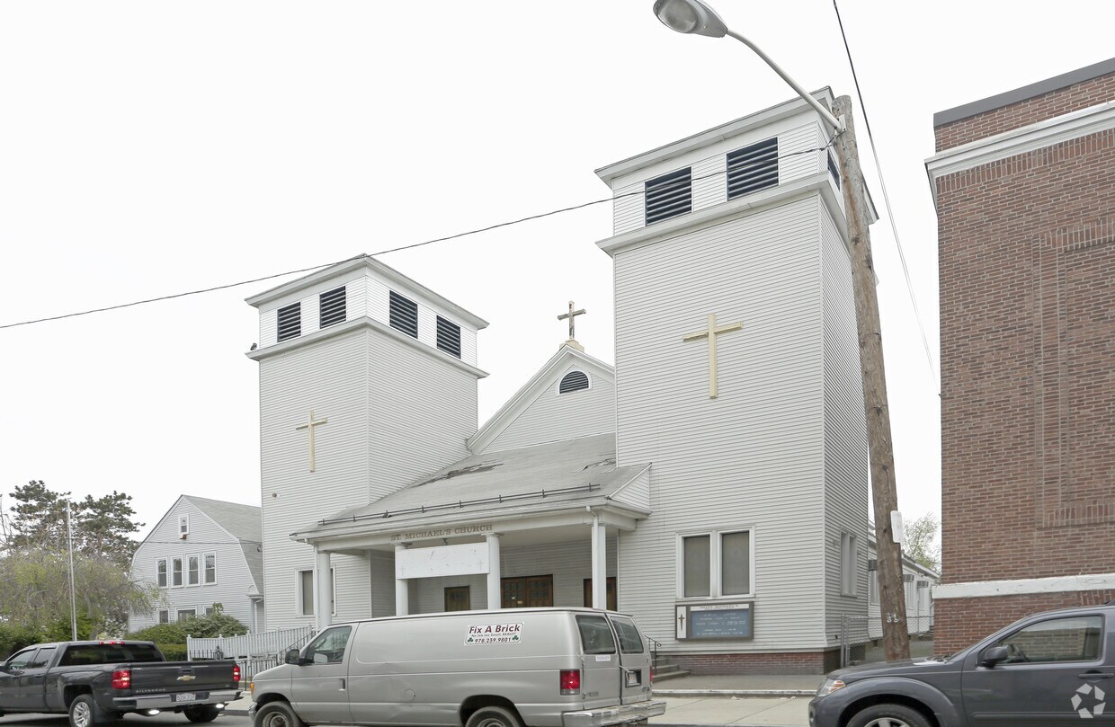 Primary Photo - 559-571 Summer St