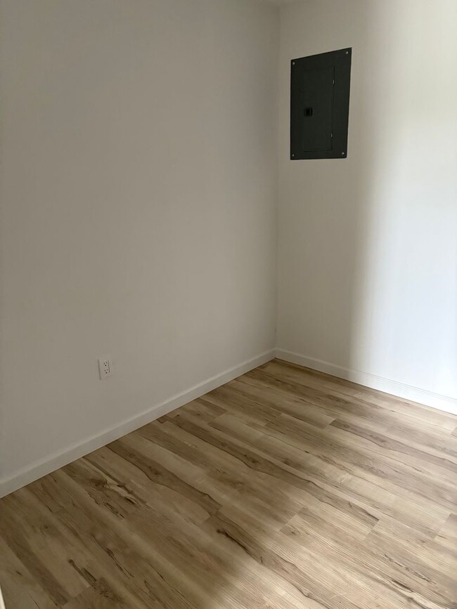 Building Photo - Newly Remodeled Charming 3bd2br Home!!