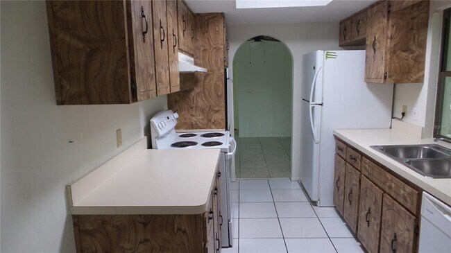 Foto del edificio - 1286 Golden Oak Dr