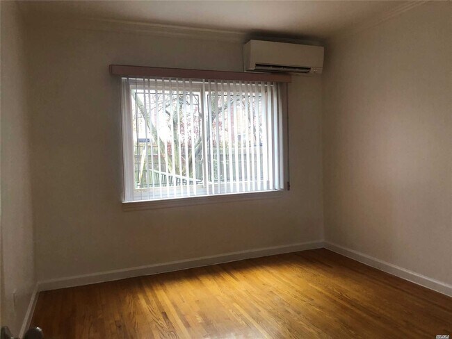 Foto del edificio - 221-10-221-69 69th Ave