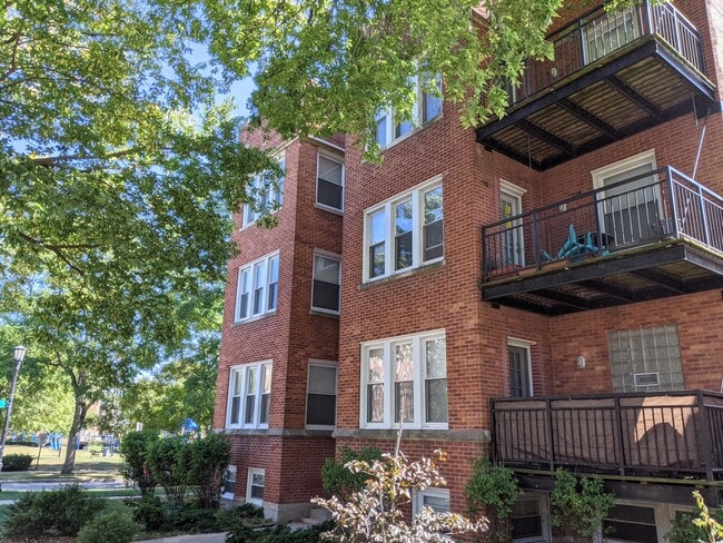 Building Photo - 802 Brummel St
