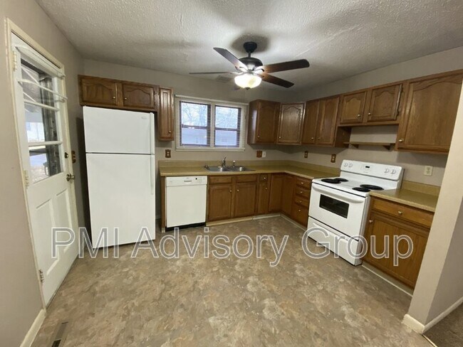 Building Photo - 6623 SW Fieldwood Dr
