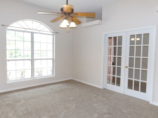 Building Photo - 4 Bedroom 2 Bath 2 Car Garage 2334 Sq Ft C...