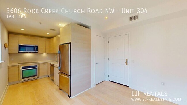 Foto del edificio - 3606 Rock Creek Church Rd NW
