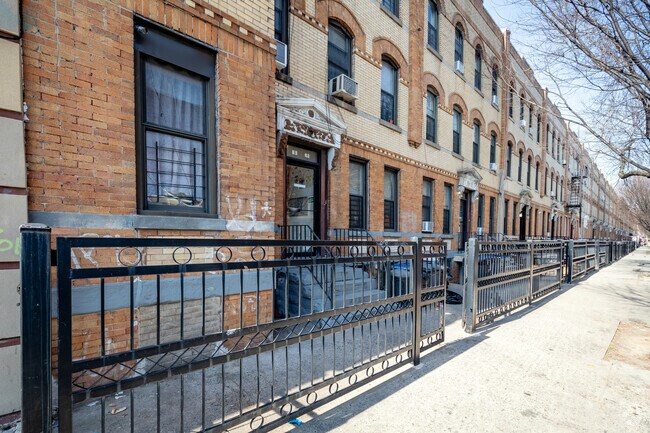 Foto del edificio - 32-70 48th St