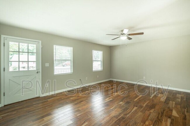 Building Photo - 8621 Glenaire Dr