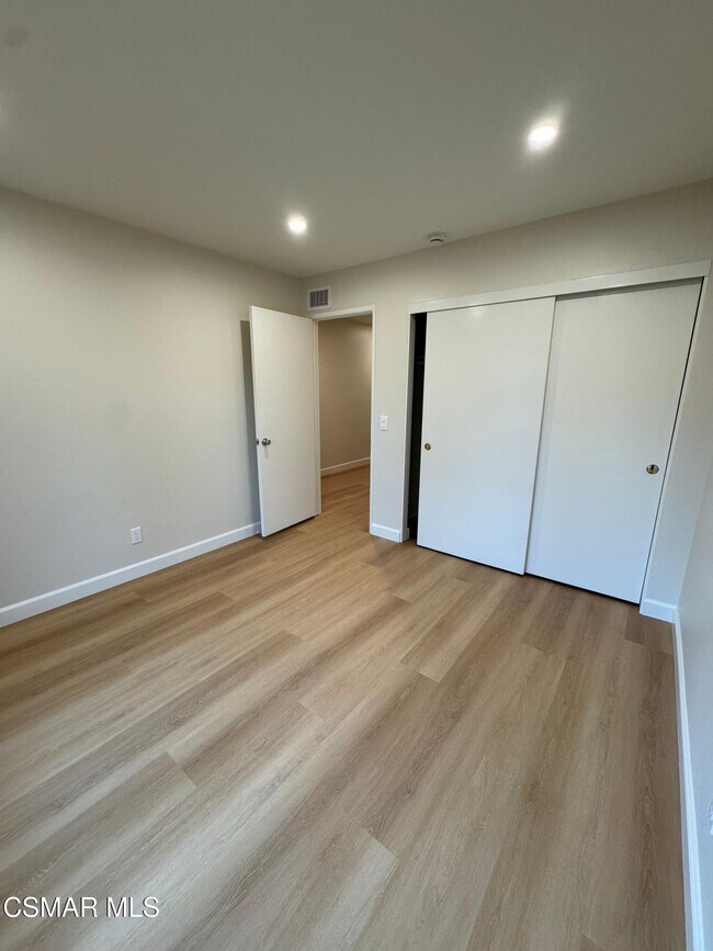 Foto del edificio - 893 Blue Spring Dr