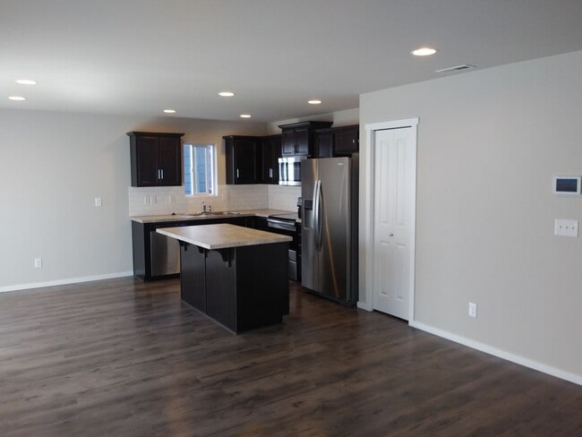 Foto del edificio - 2925 Mahogany St NE