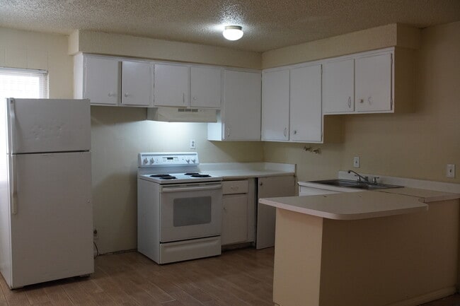 Building Photo - 2916 Marlin Ave