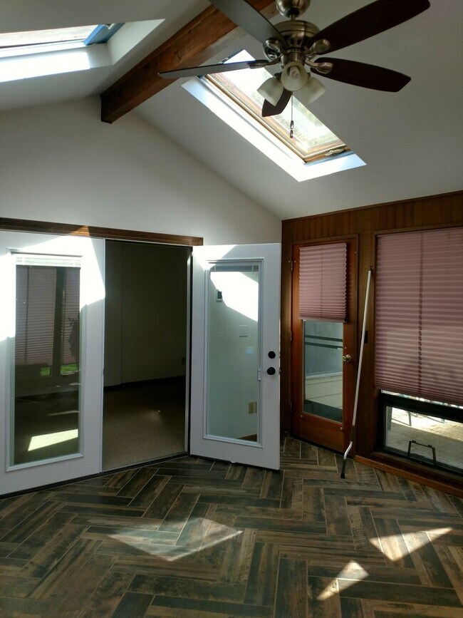 Foto del edificio - Single Level Home with Beautiful Yard in N...