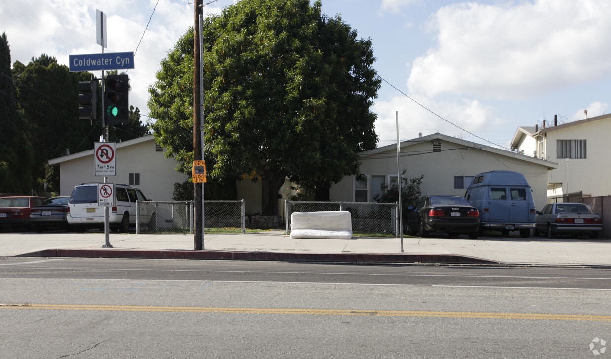 Building Photo - 6901-6913 Coldwater Canyon Ave