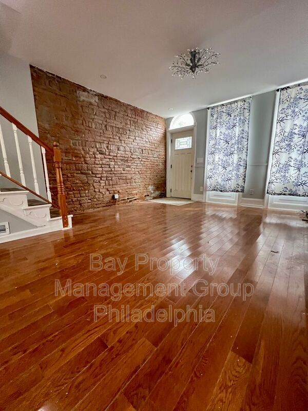 Photo - 827 Almond St