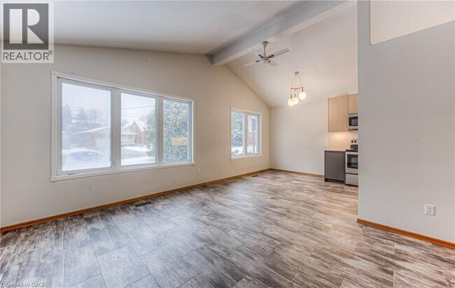 Photo du bâtiment - 17 Roosevelt Ave