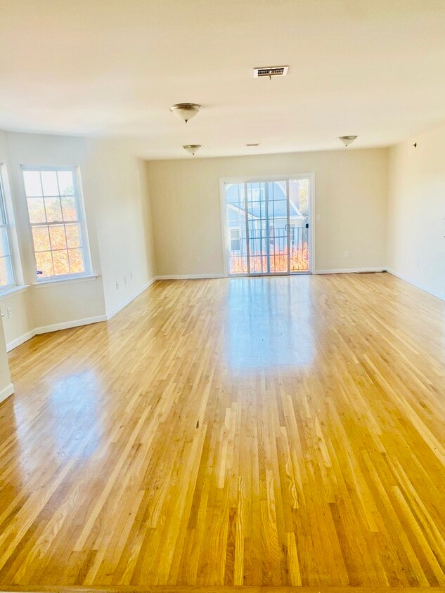 Building Photo - 28 Triton Ter