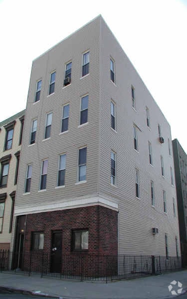 Primary Photo - 235 Leonard St