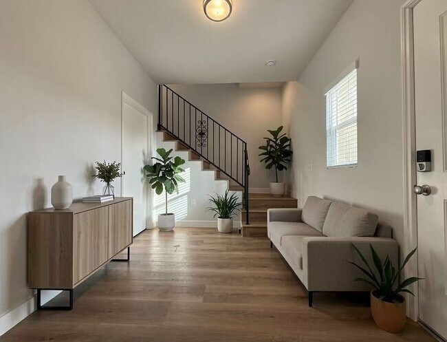 Foto del edificio - 300 W Foothill Blvd