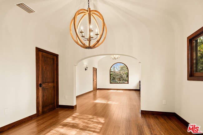 Foto del edificio - 637 N Alta Vista Blvd