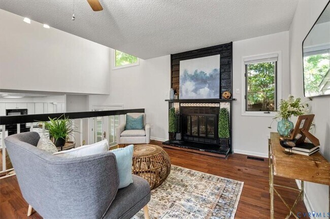 Foto del edificio - 3 Bedroom Townhome in Henrico!!!