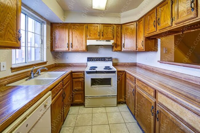 Building Photo - 1090 Milo Cir