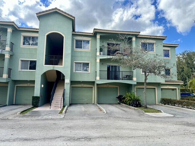Building Photo - 340 Crestwood Cir