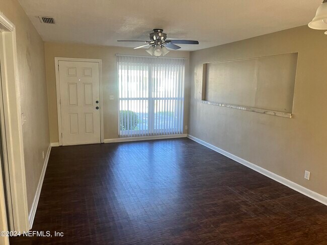 Building Photo - 6060 Mizzell Dr