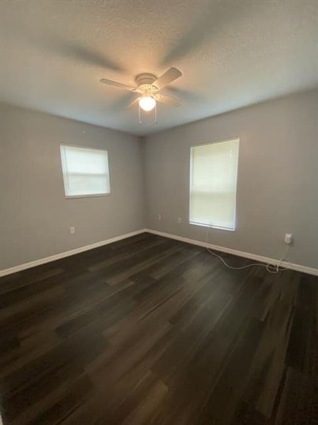 Building Photo - AVAILABLE FEBRUARY – UPDATED 3 BEDROOM / 2 BATH HOME IN EUSTIS