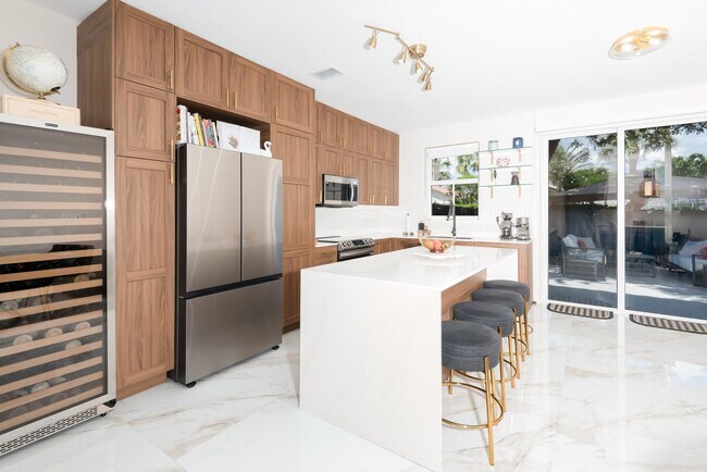 Foto del edificio - 5470 NW 107th Ave