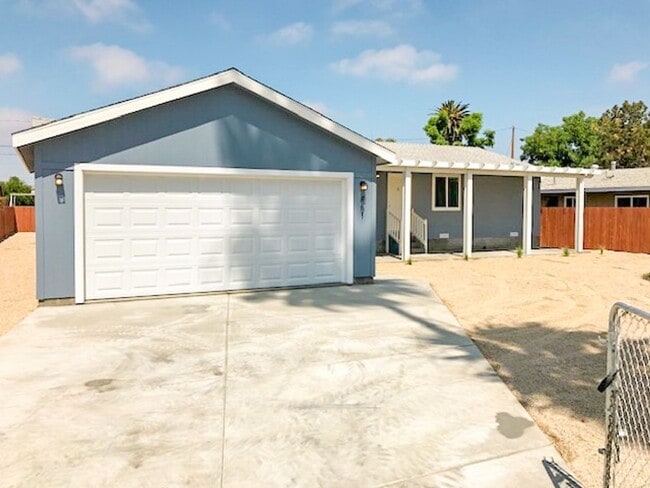 Building Photo - Newer home for rent on large lot!