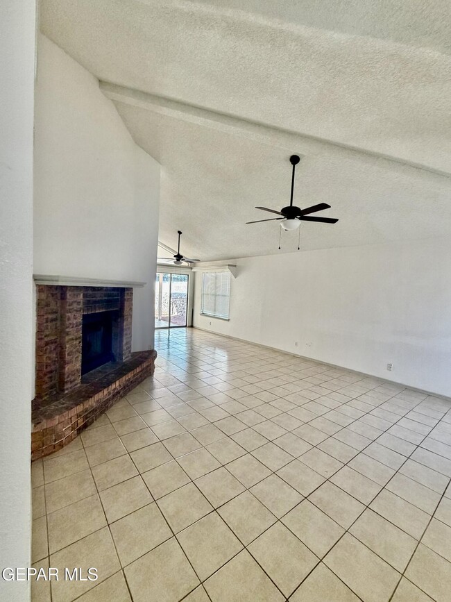 Building Photo - 1468 Plaza Verde Dr