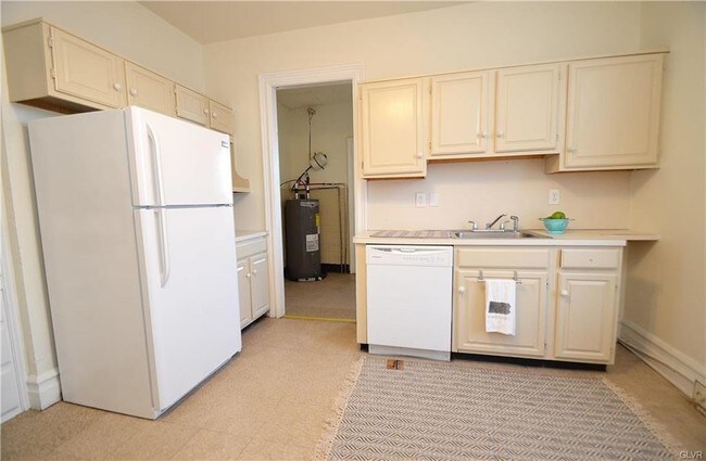 Building Photo - 27 S 10th St