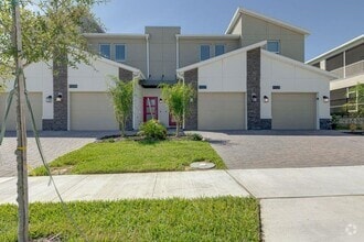 Building Photo - 9327 Sommerset Hills Dr