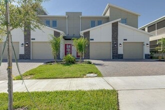 Building Photo - 9327 Sommerset Hills Dr