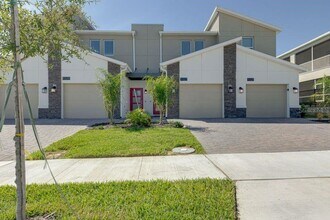 Building Photo - 9327 Sommerset Hills Dr
