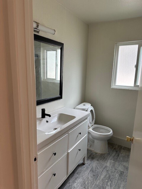 Building Photo - 33862 Alcazar Dr