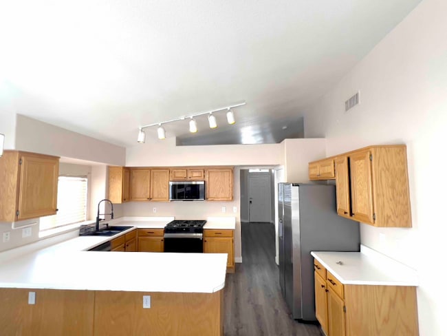 Foto del edificio - 3845 Bach Way