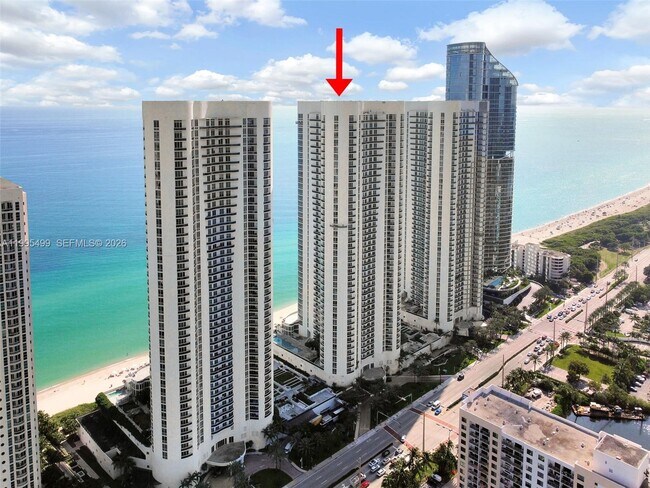 Building Photo - 15901 Collins Ave