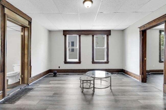 Building Photo - 413 Forest Ave