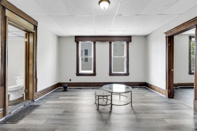 Foto del edificio - 413 Forest Ave