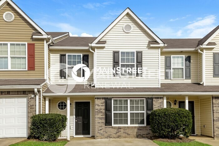 Foto principal - 4 Bedroom Pet-Friendly Home in Morrow, GA with Main Street Renewal