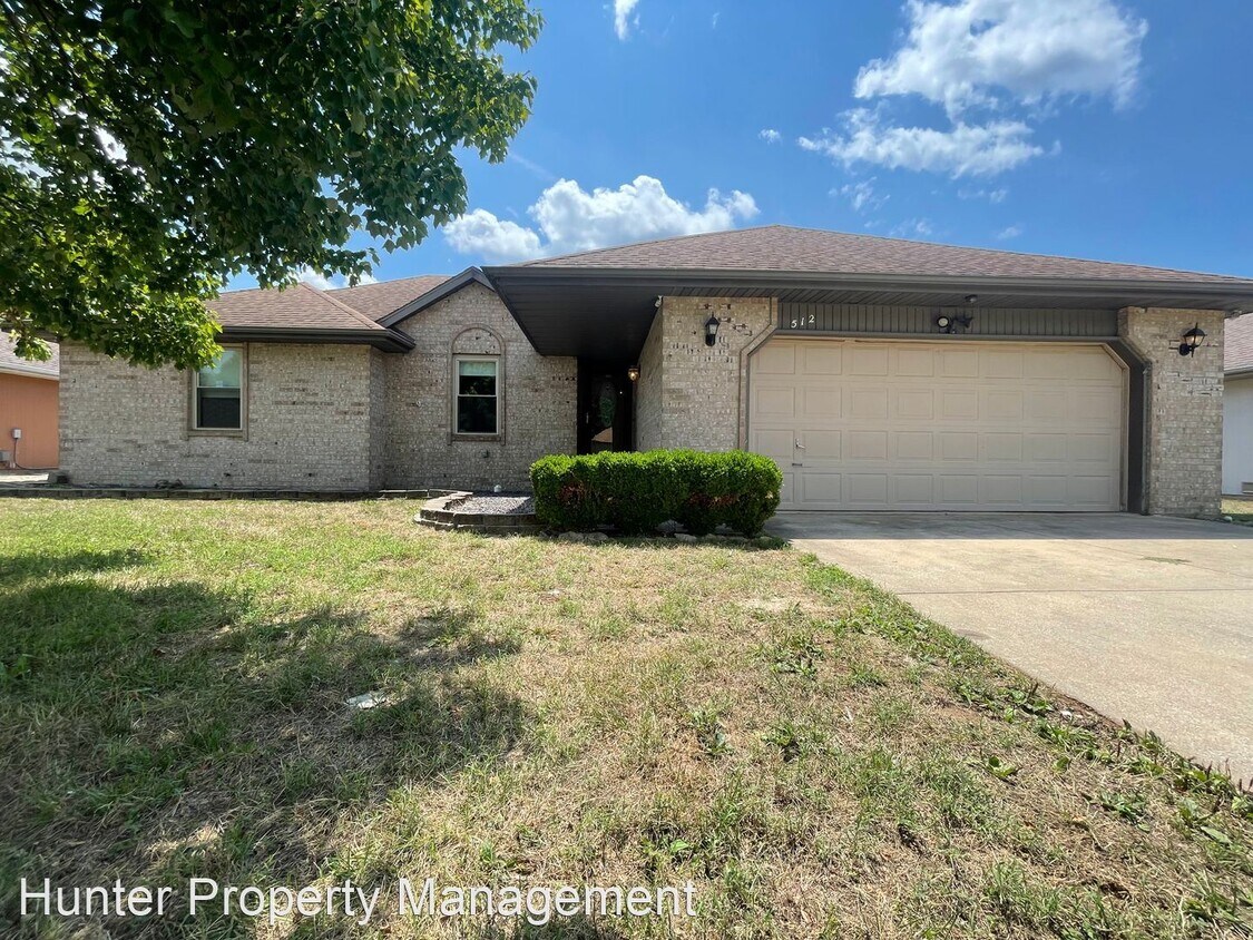 Primary Photo - 3 br, 2 bath House - 512 E Ozark Jubilee Dr