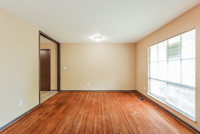 Building Photo - 901 Eldorado Dr