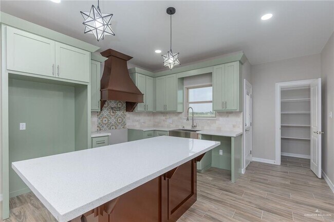 Building Photo - 2606 Kingdom Dr