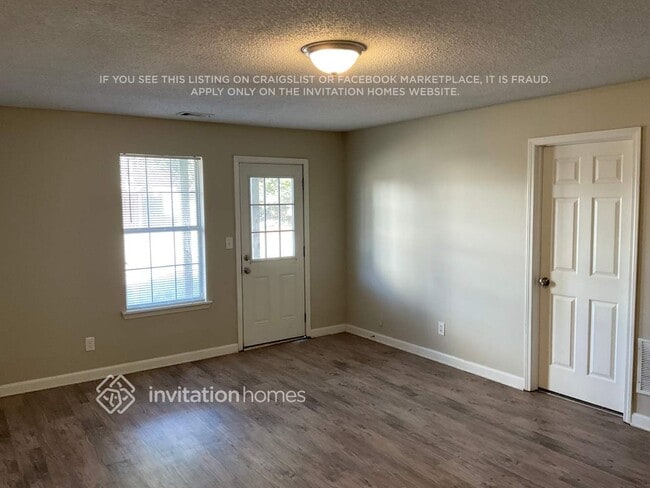 Building Photo - 301 Summer Hill Cir