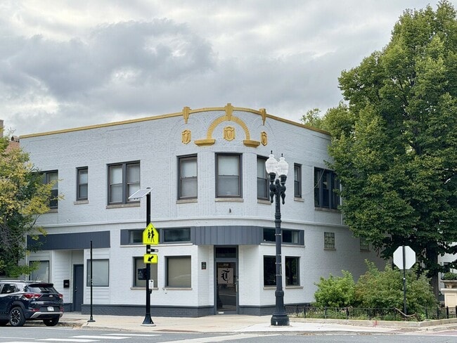 Building Photo - 4020 N Bell Ave