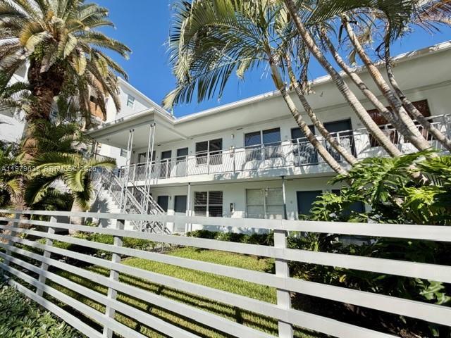 Foto del edificio - 2445 Lake Pancoast Dr